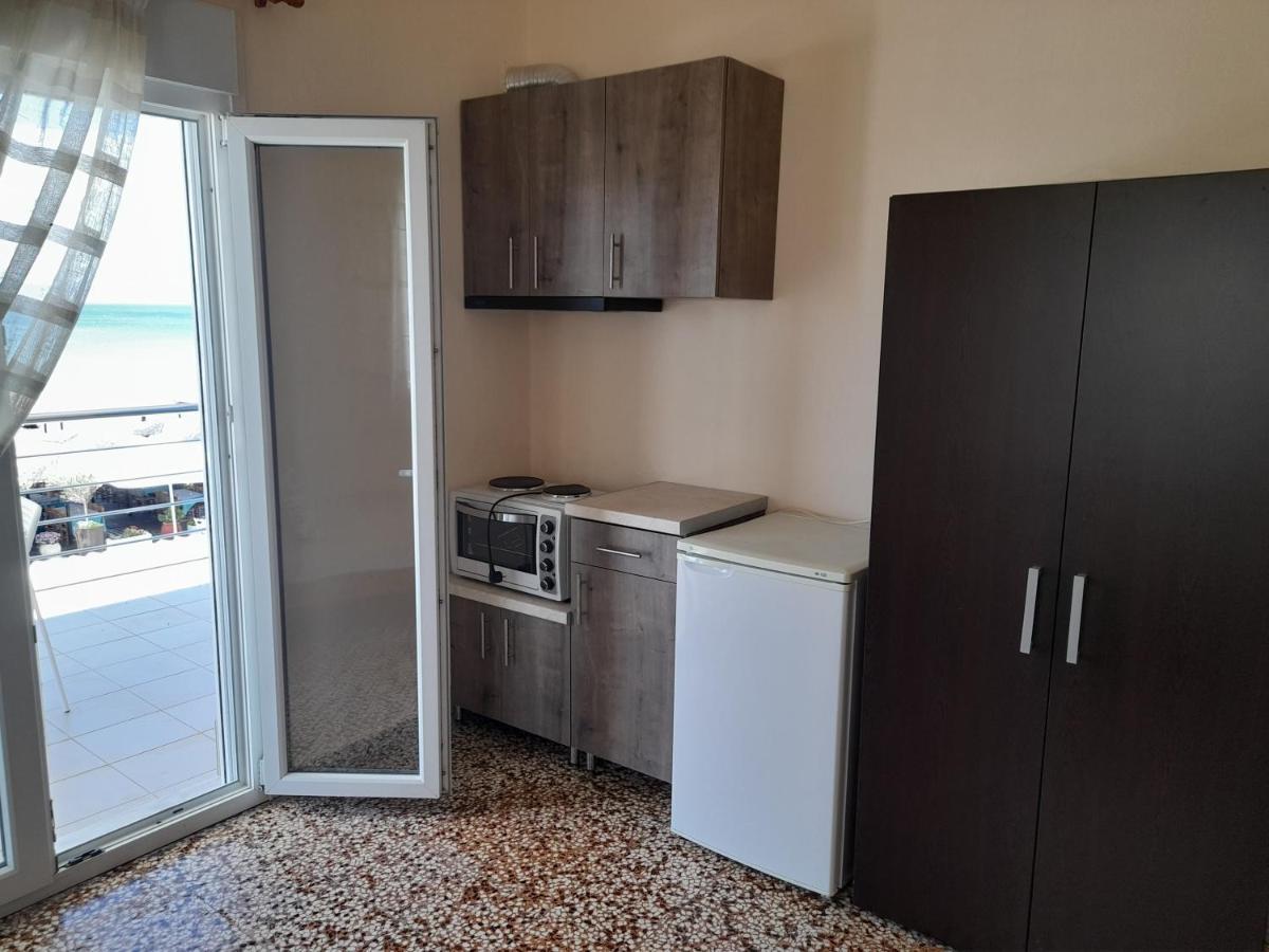 isalos apartments studios Neo Epivates Exterior foto